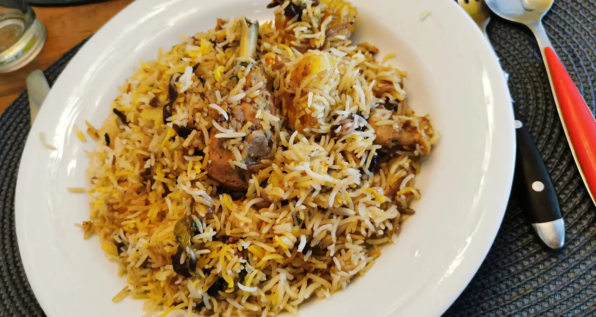Briani poulet : traditions mauriciennes et secrets d’un “dum” en famille